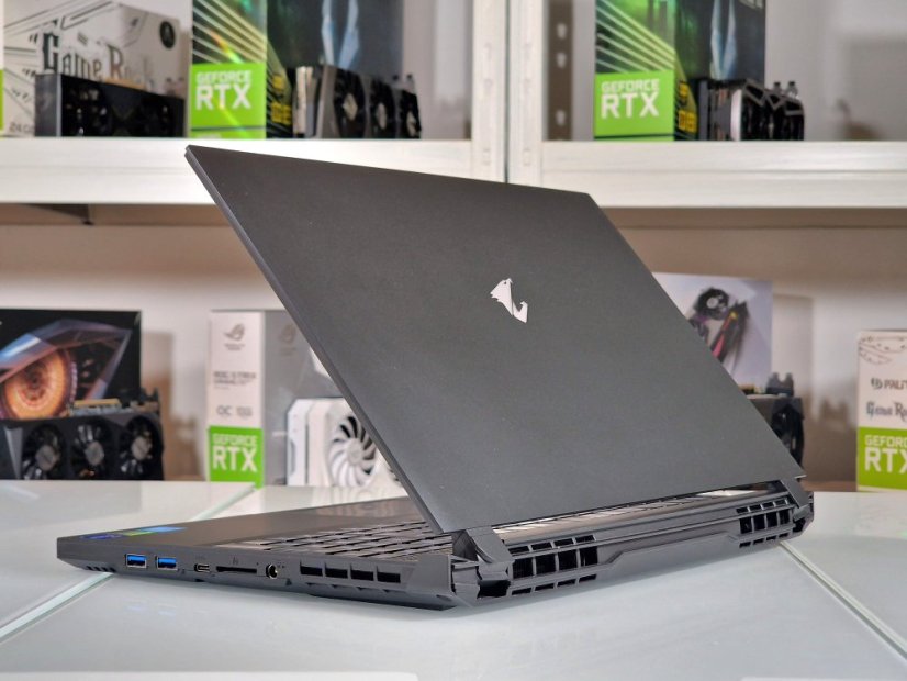 Gaming Laptop GIGABYTE AORUS 5 Gebraucht - GARANTIE 12M | 15,6" 144Hz | Intel Core i7-12700H | 16 GB | RTX 3070 8GB | 1000 GB SSD | WIN11