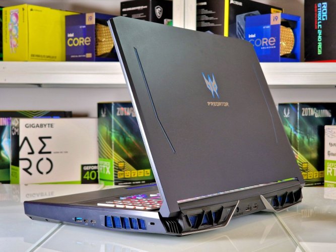 Herní notebook Acer Predator Helios 700 - ZÁRUKA 12M | 17,3" 144Hz  | Intel Core i7-9750H | RTX 2070 8GB | 32 GB | 512 SSD | WIN11