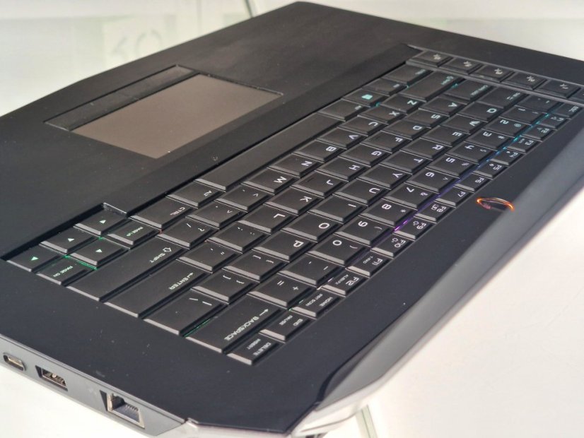 Herní notebook Dell Alienware 15 R2 • ZÁRUKA 12M • 15,6 4K UHD • i7-6700HQ •  GTX 980 8GB • 16GB • 500 SSD • WIN10