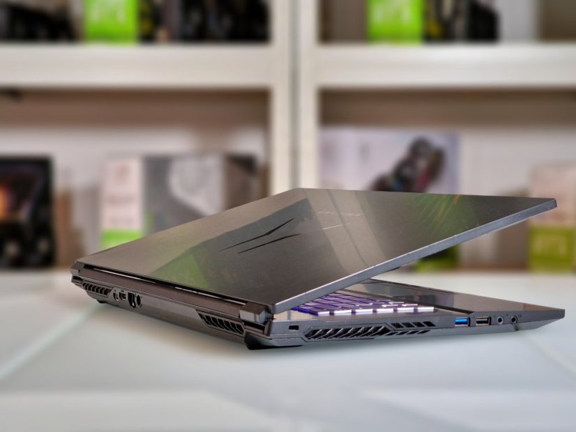 Gaming Laptop MEDION ERAZER Defender E10 • GARANTIE 12M • 17,3 FHD • Intel Core i5-10300H • 16GB • GTX 1650 • 512 SSD • WIN11