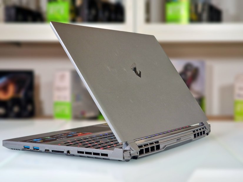 Gaming Laptop GIGABYTE AORUS 15 • GARANTIE 12M • 15,6 144Hz • Intel Core i7-10750H • RTX 2070 8GB • 16GB • 512 SSD • WIN11