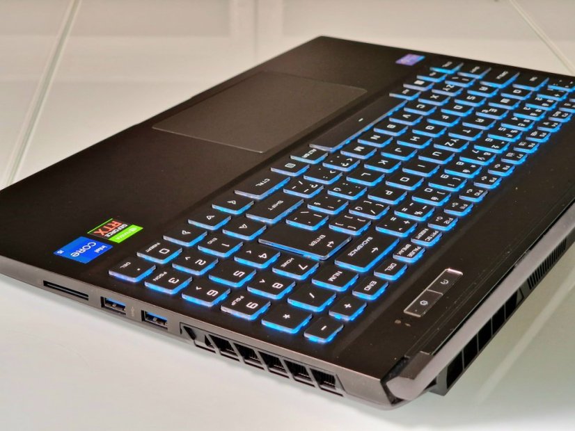 Herný notebook Alza Gamebook - Záruka 12M | 15,6" 144Hz | Intel Core i5-11400H | 16GB | RTX 3060 6GB| 1000 SSD