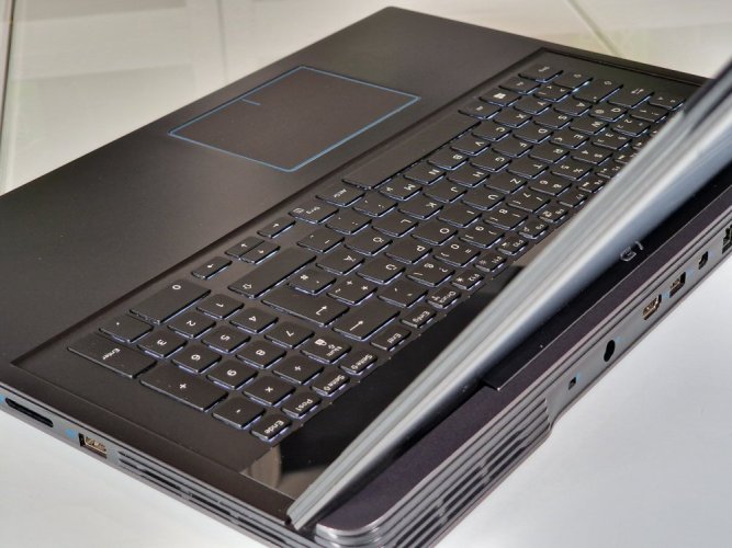 Herní notebook Dell G7 Gaming - ZÁRUKA 12M | 17,3" FullHD | Intel Core i7-9750H | 16GB | RTX 2060 6GB | 512 SSD | WIN11