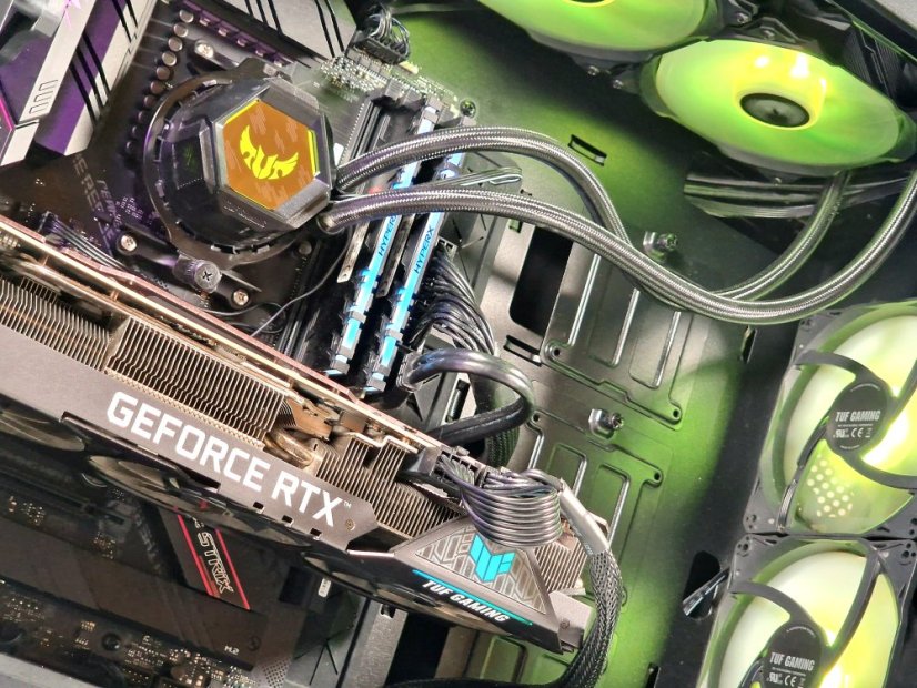 Gaming PC HELLFIRE • GARANTIE 24M • AMD Ryzen 7 7800X3D • RTX 5070 Ti 16GB • 32GB DDR5 • 1000 SSD • WIN11