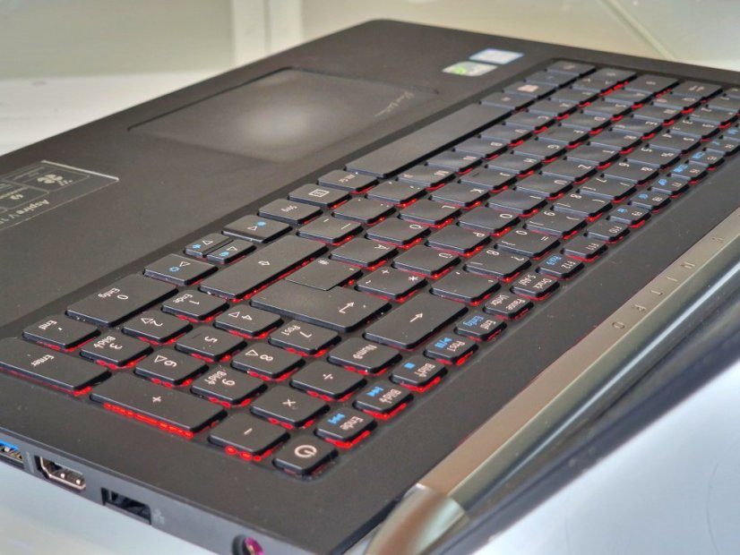 Herní notebook Acer Aspire V15 - ZÁRUKA 12M | 15,6" Full HD | Intel Core i5-6700HQ | GTX 960M 4GB | 20 GB | 500 SSD + 500 HDD | WIN11
