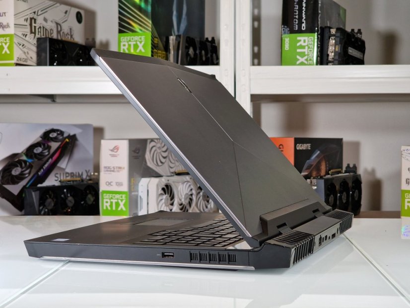 Herný notebook Dell Alienware M17 R5 - ZÁRUKA 12M | 17,3" QHD 120Hz | i7-8750H | GTX 1070 8GB | 16GB | 240 SSD + 1TB HDD | WIN11