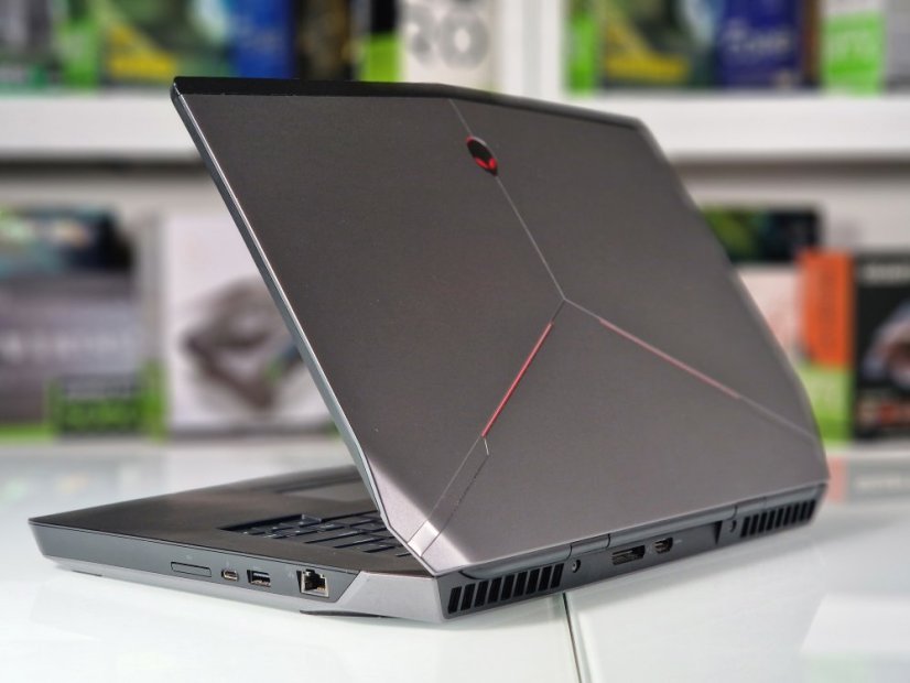 Herní notebook Dell Alienware 15 R2 • ZÁRUKA 12M • 15,6 4K UHD • i7-6700HQ •  GTX 980 8GB • 16GB • 500 SSD • WIN10