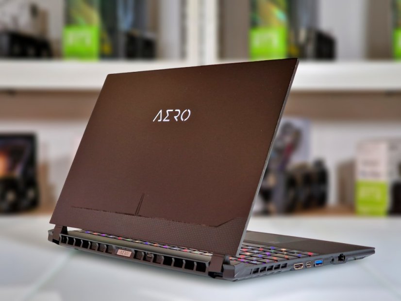 Herný notebook GIGABYTE AERO 17 • ZÁRUKA 12M • 17,3 144Hz • Intel Core i7-10750H • 16GB • RTX 2070 8GB • 512 SSD • WIN11