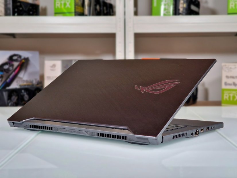 Herný notebook ASUS Zephyrus S • ZÁRUKA 12M • 15,6 240Hz • Intel Core i7-9750H • RTX 2070 8GB • 16 GB RAM • 512 SSD • WIN11