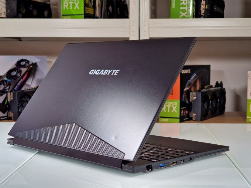 Gaming Laptop GIGABYTE AERO 15X Gebraucht - GARANTIE 12M | 15,6" 144Hz | Intel Core i7-8750H | 16GB | GTX 1070 8GB | 1000 SSD | WIN11