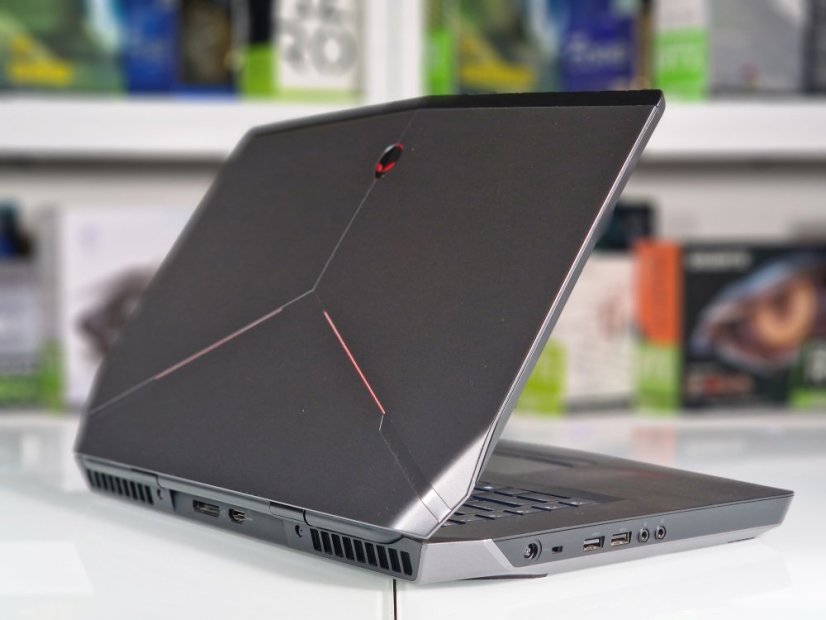 Herní notebook Dell Alienware 15 R2 • ZÁRUKA 12M • 15,6 4K UHD • i7-6700HQ •  GTX 980 8GB • 16GB • 500 SSD • WIN10