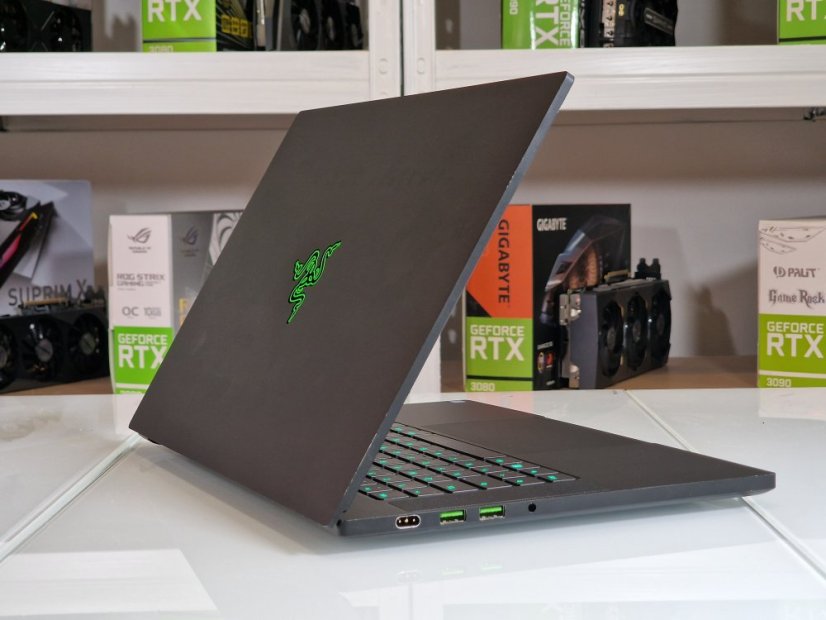 Gaming Laptop Razer Blade 15 Gebraucht - GARANTIE 12M | 15,6" 144Hz | Intel Core i7-8750H | 16GB | GTX 1060 6GB | 256 SSD | WIN11