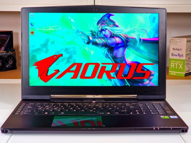 Herný notebook GIGABYTE AORUS X5 - ZÁRUKA 12 | 15,6" 4K UHD | Intel Core i7-6700HQ | 24 GB | GTX 980M 8GB | 256 GB SSD + 2 TB HDD | WIN11