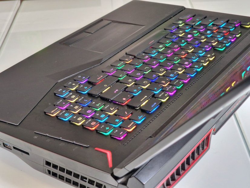 Gaming Laptop MSI TITAN GT75 Gebraucht - GARANTIE 12M | 17,3" FullHD 120Hz | Intel Core i7-7820HK | GTX 1080 8GB | 32 GB | 512 SSD + 1 TB HDD | WIN11