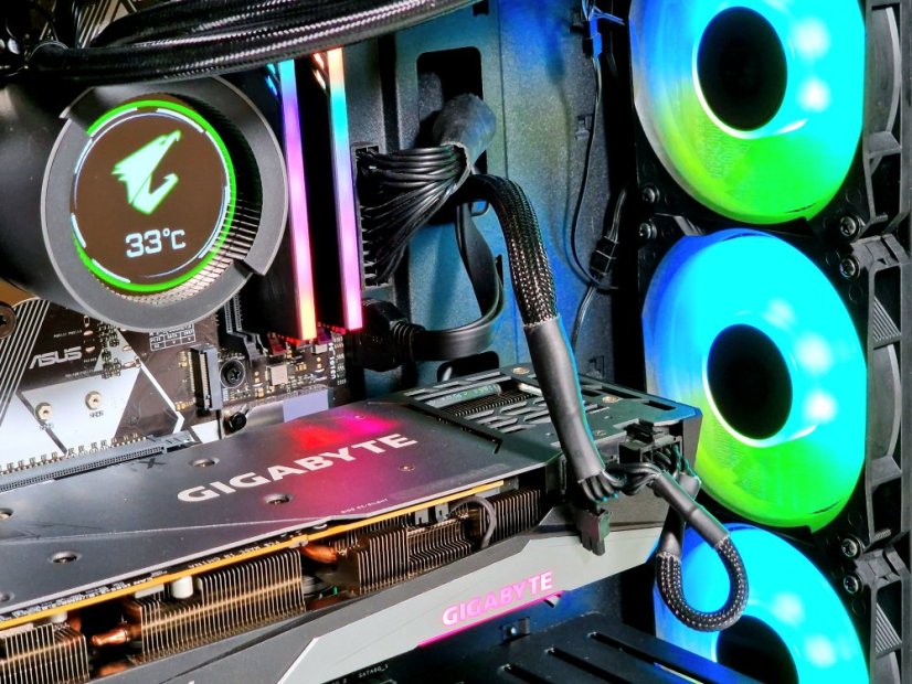 Herní PC compraider - ZÁRUKA 12M | Intel Core i5-9600KF+vodní chlazení AORUS 360 | RTX 3070 8GB | 16 GB | 512 SSD