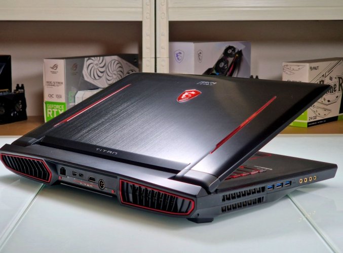 Gaming Laptop MSI TITAN GT75 - GARANTIE 12M | 17,3" FullHD 120Hz | Intel Core i7-7820HK | GTX 1070 8GB | 32 GB | 512 SSD | WIN11