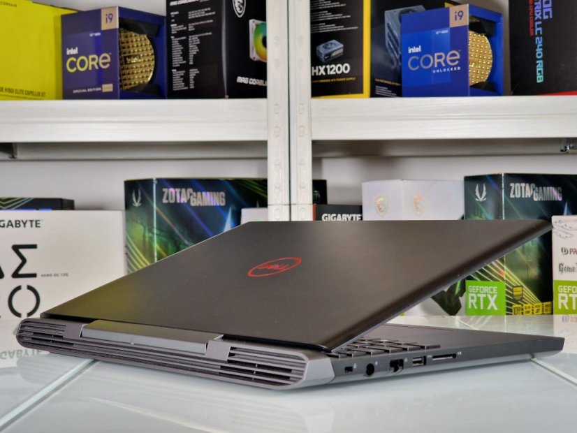 Gaming Laptop DELL Inspiron 15 Gaming - GARANTIE 12M | 15,6" FullHD | Intel Core i5-7300HQ | GTX 1060 6GB | 16 GB | 256 SSD | WIN10Gaming Laptop DELL Inspiron 15 Gaming - GARANTIE 12M | 15,6" FullHD | Intel Core i5-7300HQ | GTX 1060 6GB | 16 GB | 256 SSD | WIN10