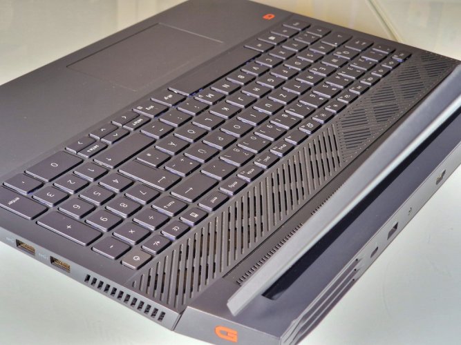Herný notebook Dell Gaming G15 - ZÁRUKA 12M | 15,6" 165Hz | Intel Core i7-10870H | RTX 3060 6GB | 16 GB | 1000 SSD | WIN11