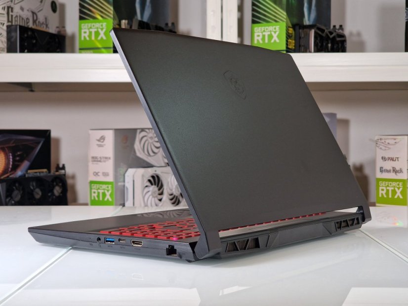 Gaming Laptop MSI Katana GF 66 Gebraucht - GARANTIE 12M | 15,6" 144Hz | Intel Core i7-11800H | 16 GB | RTX 3070 8 GB | 512 GB SSD | WIN11