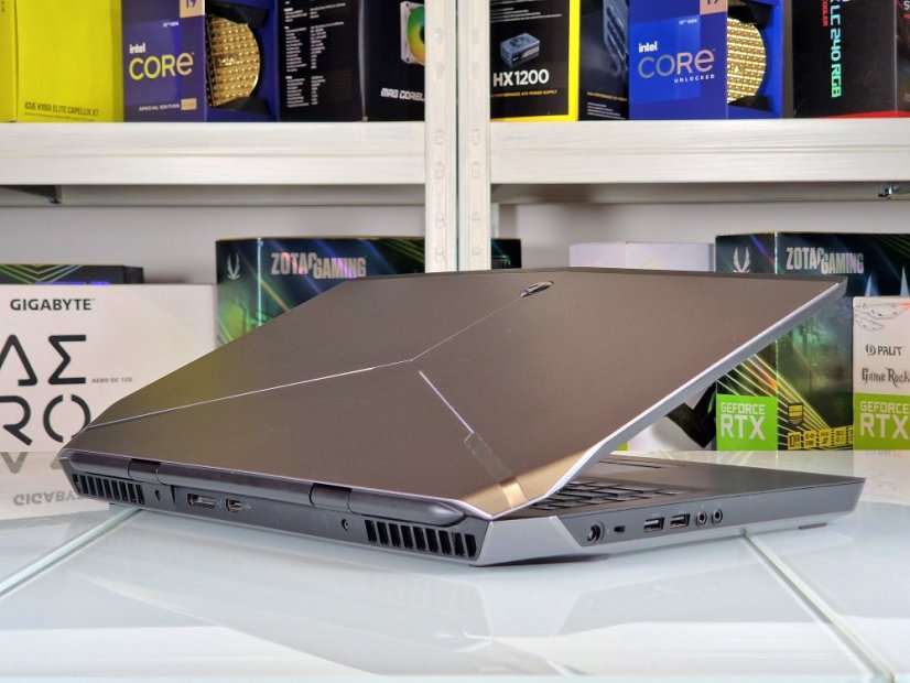 Gaming Laptop Dell Alienware 17 R3 Gebraucht - GARANTIE 12M | 17,3" FullHD | i7-6820HK | GTX 980 8GB | 16GB | 1000 SSD | WIN11