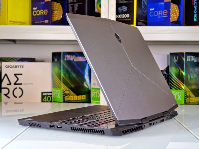 Herní notebook Dell Alienware M15 - ZÁRUKA 12M | 15,6" 144Hz | i9-8950HK | RTX 2080 8GB | 16GB | 500 SSD | WIN11