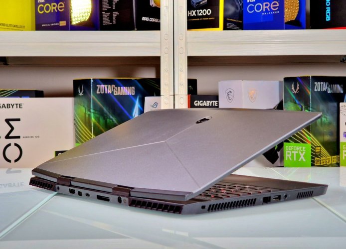 Herní notebook Dell Alienware M15 - ZÁRUKA 12M | 15,6" 144Hz | i9-8950HK | RTX 2080 8GB | 16GB | 500 SSD | WIN11