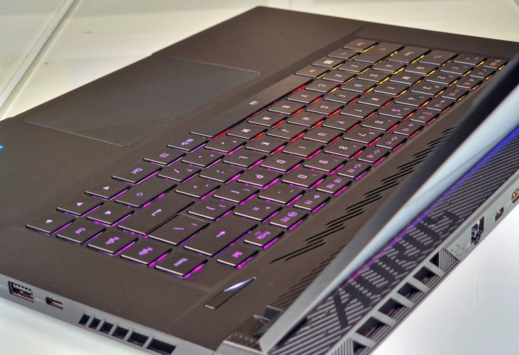 Gaming Laptop GIGABYTE AORUS 15 - GARANTIE 12M | 15,6" 144Hz | Intel Core i5-13500H | 16 GB DDR5 | RTX 4050 6GB | 512 SSD | WIN11