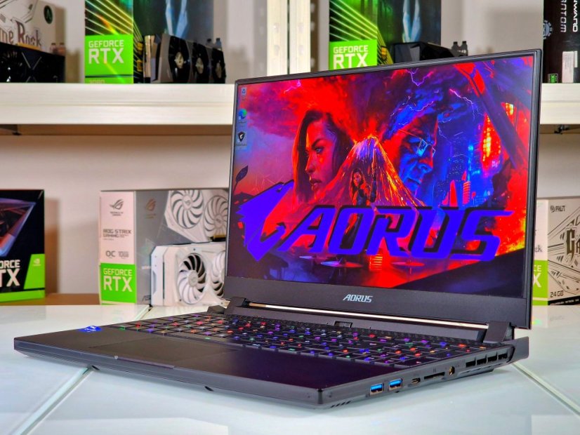 Gaming Laptop GIGABYTE AORUS 15 • GARANTIE12M • 15,6 240Hz • Intel Core i7-11800H • 32 GB • RTX 3080 16GB • 1000 GB SSD • WIN11