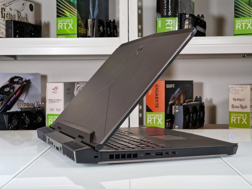 Herný notebook Dell Alienware M17 R5 - ZÁRUKA 12M | 17,3" QHD 120Hz | i7-8750H | GTX 1070 8GB | 16GB | 240 SSD + 1TB HDD | WIN11