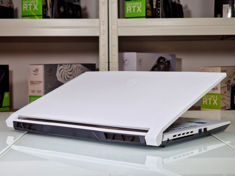 Gaming-Laptop MSI SWORD 15 Gebraucht - GARANTIE 24M | 15,6" 144Hz | Intel Core i5-12450H| RTX 4050 6GB | 16GB DDR5 | 512 SSD | WIN11