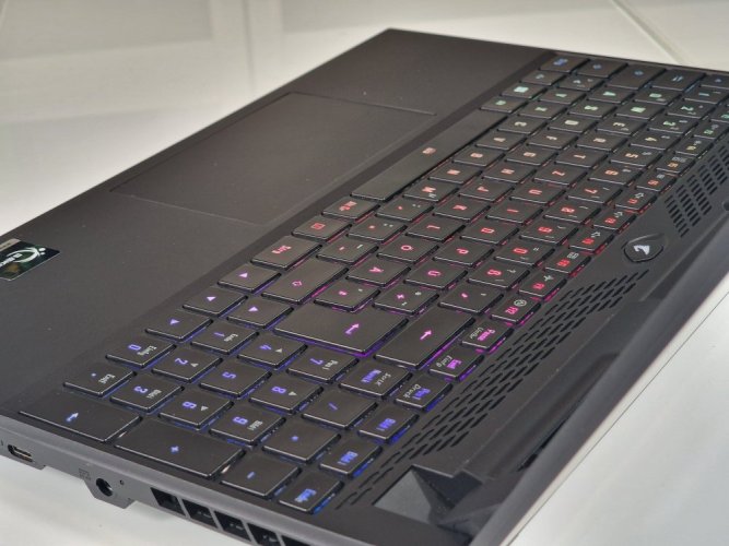Herný notebook GIGABYTE AORUS 15 - ZÁRUKA 12M | 15,6" 165Hz QHD | Intel Core i5-12500H | 32 GB DDR5 | RTX 3080 Ti 16GB | 1000 GB SSD | WIN11