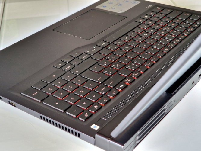 Gaming-Laptop Dell G7 17 7700 - GARANTIE 12M | 17,3" FullHD 144Hz | Intel Core i7-10750H | 32GB | RTX 2070 8GB | 1000SSD | WIN11