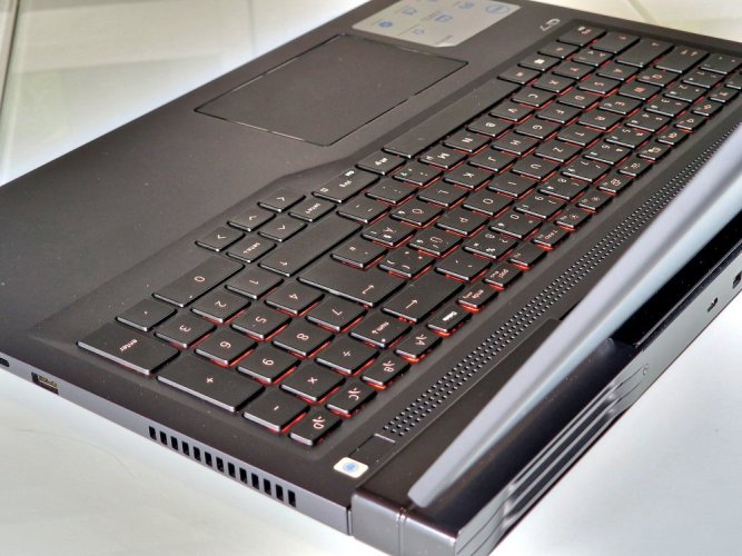 Herný notebook Dell G7 17 7700 - ZÁRUKA 12M | 17,3" FullHD 144Hz | Intel Core i7-10750H | 32GB | RTX 2070 8GB | 1000SSD | WIN11