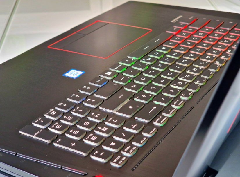 Gaming Laptop MSI TITAN GT75 EVR Refurbished - GARANTIE 12M | 17,3" FullHD 120Hz | Intel Core i7-7700HQ | GTX 1070 8GB | 16 GB | 256 SSD + 1 TB HDD | WIN11