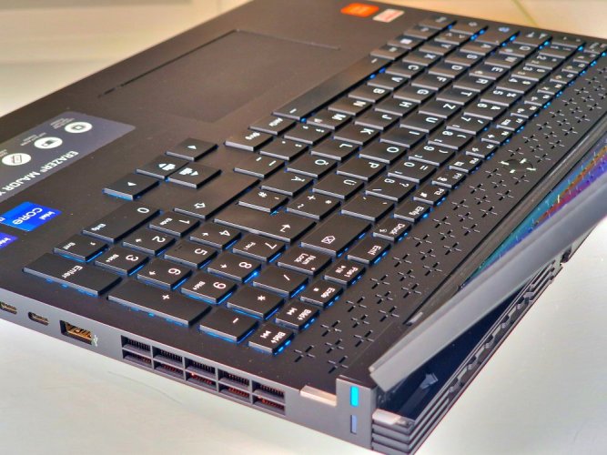 Gaming Laptop MEDION ERAZER Major X10 - GARANTIE 12M | 16" WQXGA 165Hz | Intel Core i7-12700H | 16GB DDR5 | Intel Arc A730M 12GB | 1TB SSD | WIN11