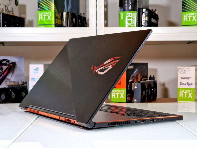 Herní notebook ASUS Zephyrus S • ZÁRUKA 12M • 17,3 144Hz FHD • Intel Core i7-8750H • RTX 2080 8GB • 16 GB RAM • 1000 SSD • WIN11