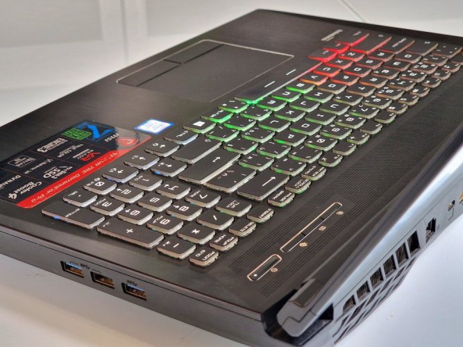 Gaming Laptop MSI GT62VR Dominator Pro - GARANTIE 12M | 15,6" Full HD 120Hz | Intel Core i7-7820HK | GTX 1070 8GB | 16GB | 128SSD + 1TB | WIN11