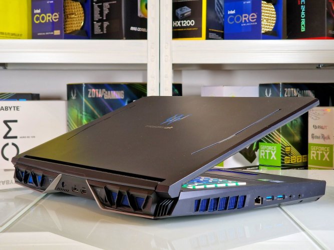 Herní notebook Acer Predator Helios 700 - ZÁRUKA 12M | 17,3" 144Hz  | Intel Core i7-9750H | RTX 2070 8GB | 32 GB | 512 SSD | WIN11