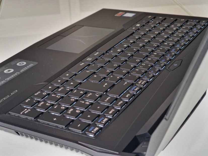 Herní notebook MEDION ERAZER P6605 - ZÁRUKA 12 | 15,6" 120Hz | Intel Core i5-8300H | 16GB | GTX 1050 4GB | 1000 GB SSD | WIN11