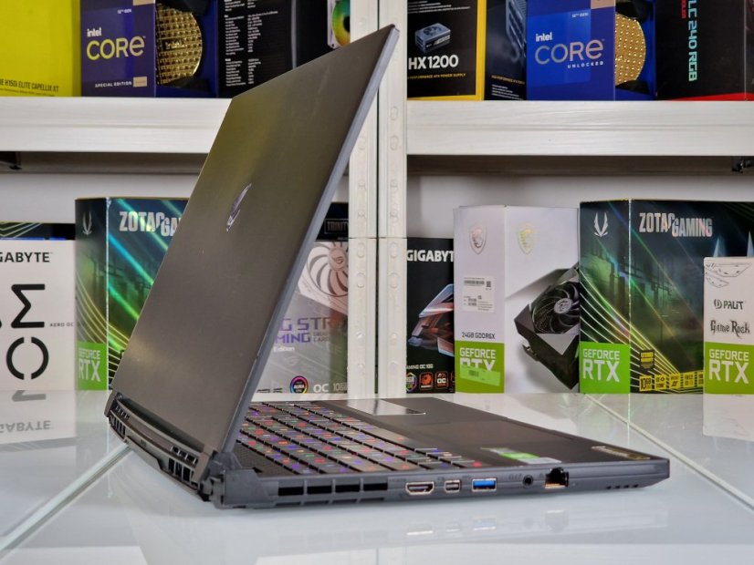 Gaming-Laptop GIGABYTE AORUS 15 • GARANTIE 12M • 15,6 240Hz • Intel Core i7-10870H • 32 GB • RTX 3080 8GB • 1000 GB SSD • WIN11