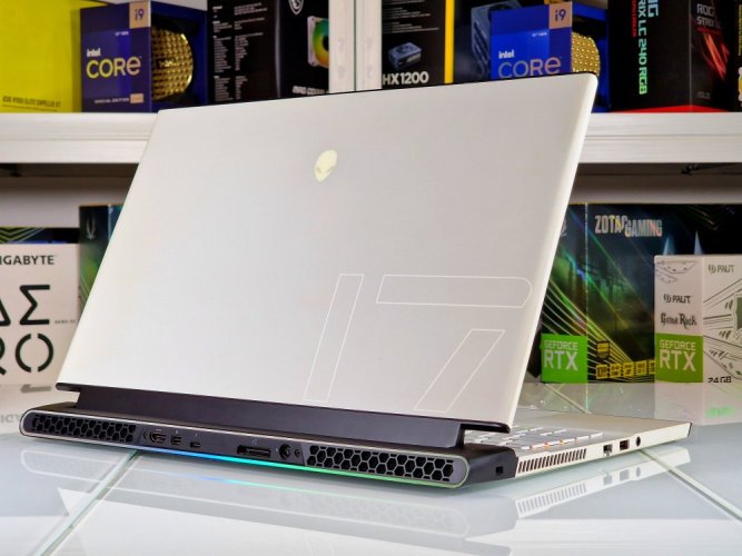 Herní notebook Dell Alienware M17 R2 - ZÁRUKA 12M | 17,3" 144Hz | Intel Core i7-9750H | RTX 2060 6GB | 16GB DDR4 | 512 SSD | WIN11