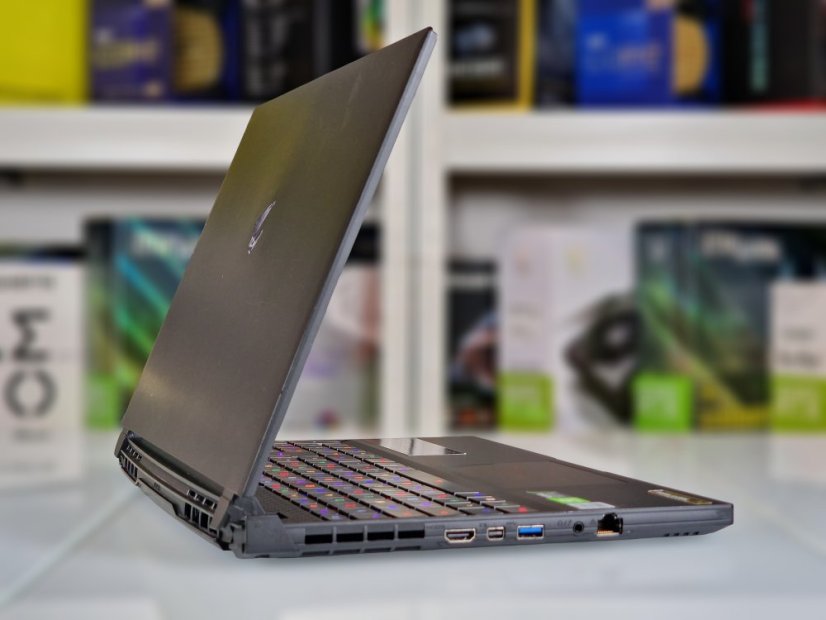 Gaming Laptop GIGABYTE AORUS 15 • GARANTIE12M • 15,6 360Hz • Intel Core i7-12700H • 16 GB DDR5 • RTX 3070 Ti 8GB • 1000 GB SSD • WIN11