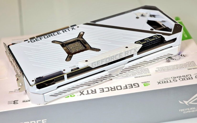 Grafikkarte ASUS ROG Strix GeForce RTX 3080 White OC Edition 10GB  • GARANTIE 12M