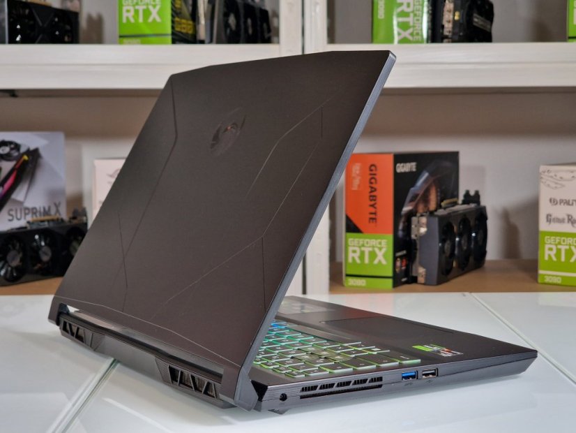 Gaming Laptop MSI BRAVO 15 Gebraucht - GARANTIE 24M | 15,6" 144 Hz | AMD Ryzen 7 7735HS | RTX 4060 8GB | 16GB DDR5 | 512 SSD | WIN11