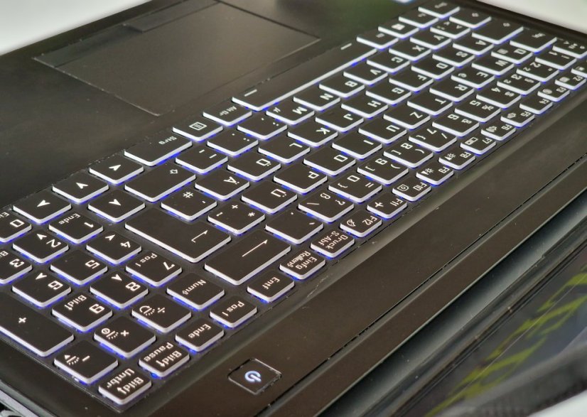 Herný notebook Erazer • ZÁRUKA 12M • 15,6 FHD • Intel Core i5-9300H • GTX 1660 Ti • 16GB • 512 SSD • WIN11