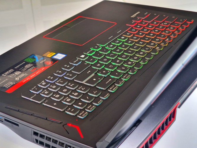 Laptop gamingowy MSI TITAN GT75 - GWARANCJA 12M | 17,3" FullHD 120Hz | Intel Core i7-7820HK | GTX 1070 8GB | 32 GB | 512 SSD | WIN11