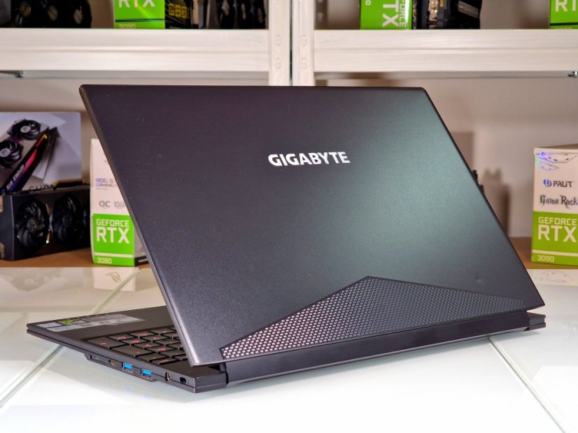 Gaming Laptop GIGABYTE AERO 15X Gebraucht - GARANTIE 12M | 15,6" 144Hz | Intel Core i7-8750H | 16GB | GTX 1070 8GB | 1000 SSD | WIN11