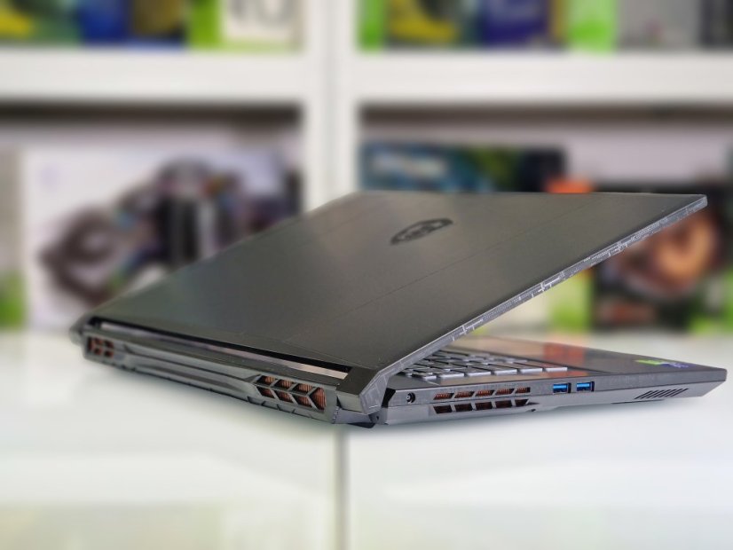 Gaming Laptop MSI KATANA 17 HX • GARANTIE 24M • 17,3 144 Hz • Intel Core i7-14650HX • RTX 5070 8GB • 16GB DDR5 • 1000 SSD • WIN11