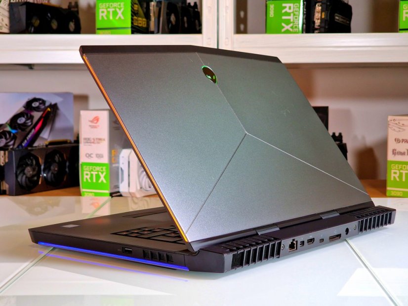 PC Portable Gamer Dell Alienware M15 R3 - GARANTIE 12M | 15,6" 120Hz | i7-7820HK | GTX 1070 8Go | 16Go | 512 SSD + 1TB HDD | WIN11