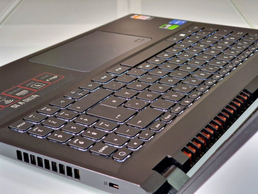 Gaming Laptop Acer Nitro V 15  - GARANTIE 12M | 15,6" 144Hz | Intel Core i5-13420H | RTX 2050 | 16 GB DDR5 | 1000 SSD | WIN11